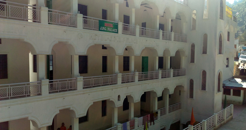 Hotel JPG Palace in Sitapur