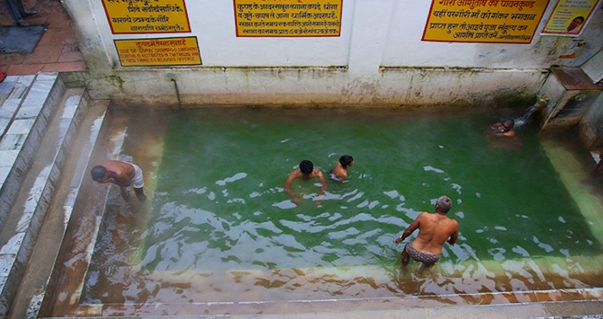 gaurikund hot spring