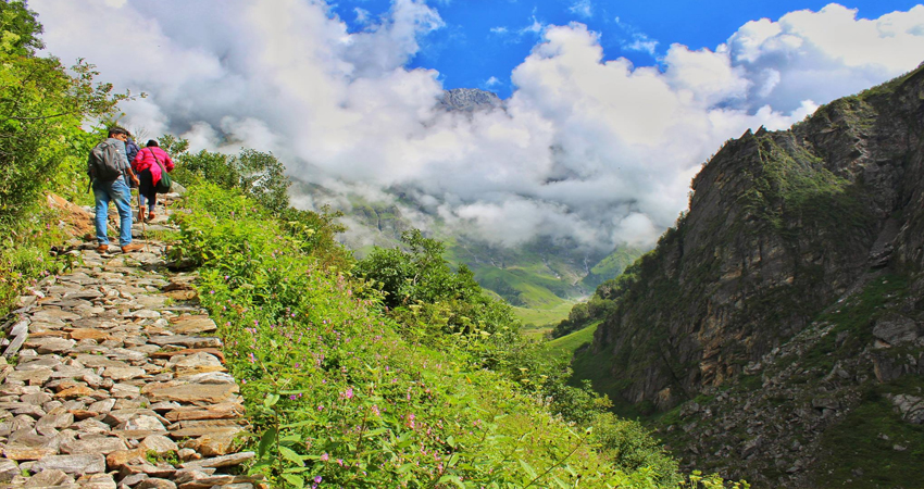 how to reach valley of flowers